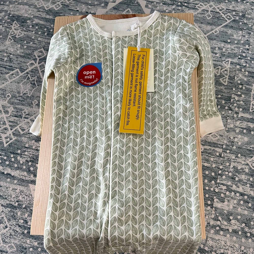 Magnetic Me NWT 9 Months Gender Neutral PJs